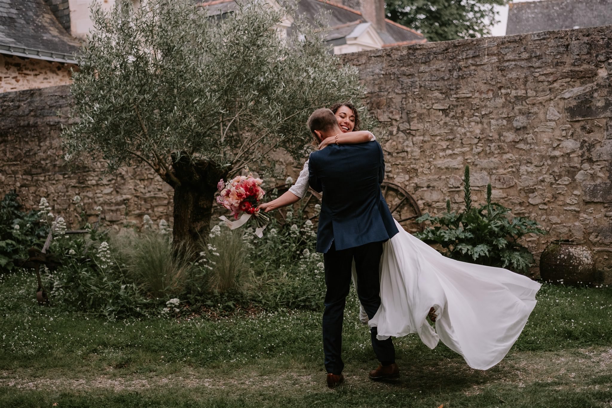 couple marié éco domaine chalonge robe tourne