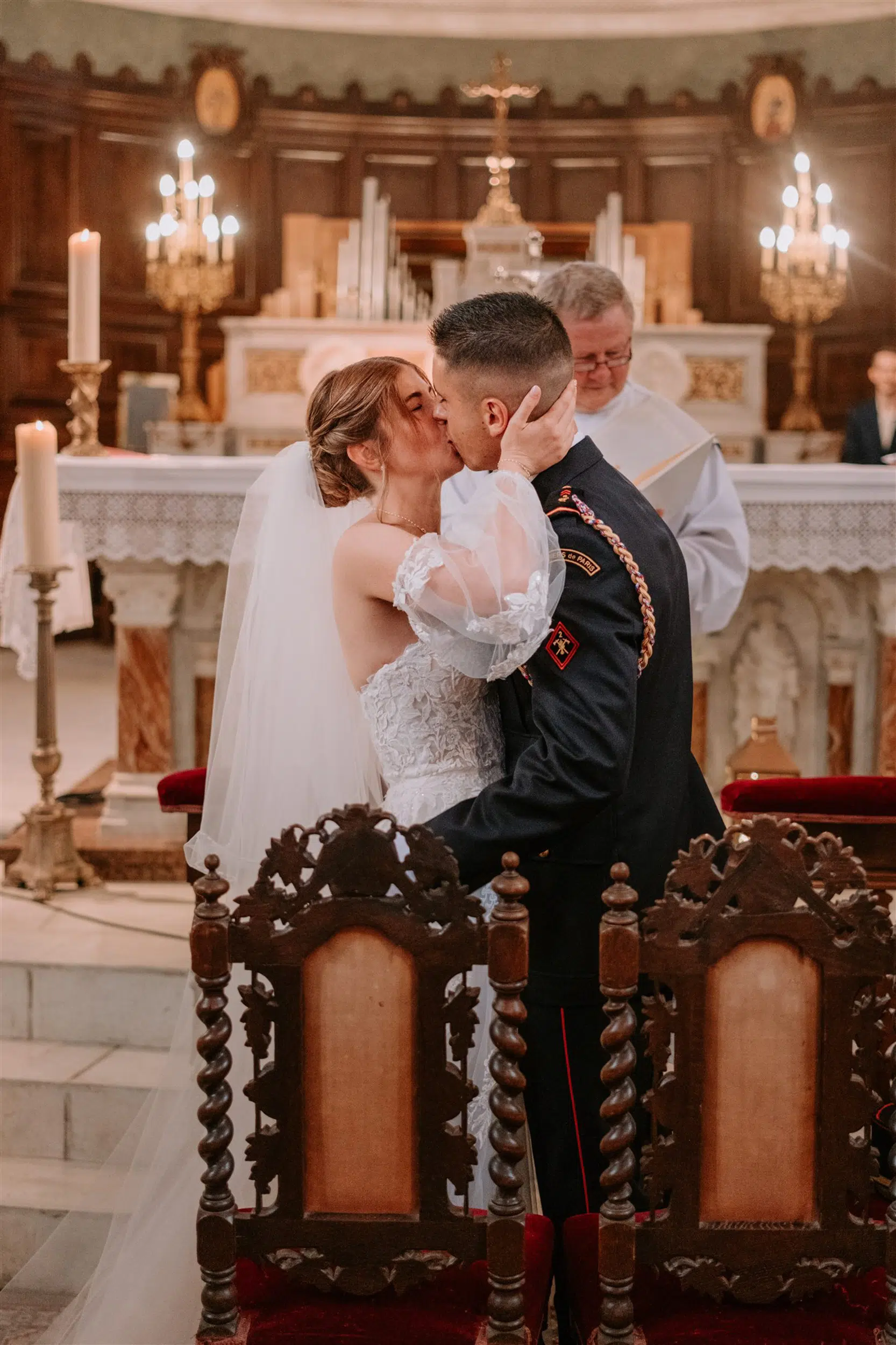 Pourquoi le paiement du photographe de mariage est demandé avant le jour J mariage militaire pompier église le cellier nantes