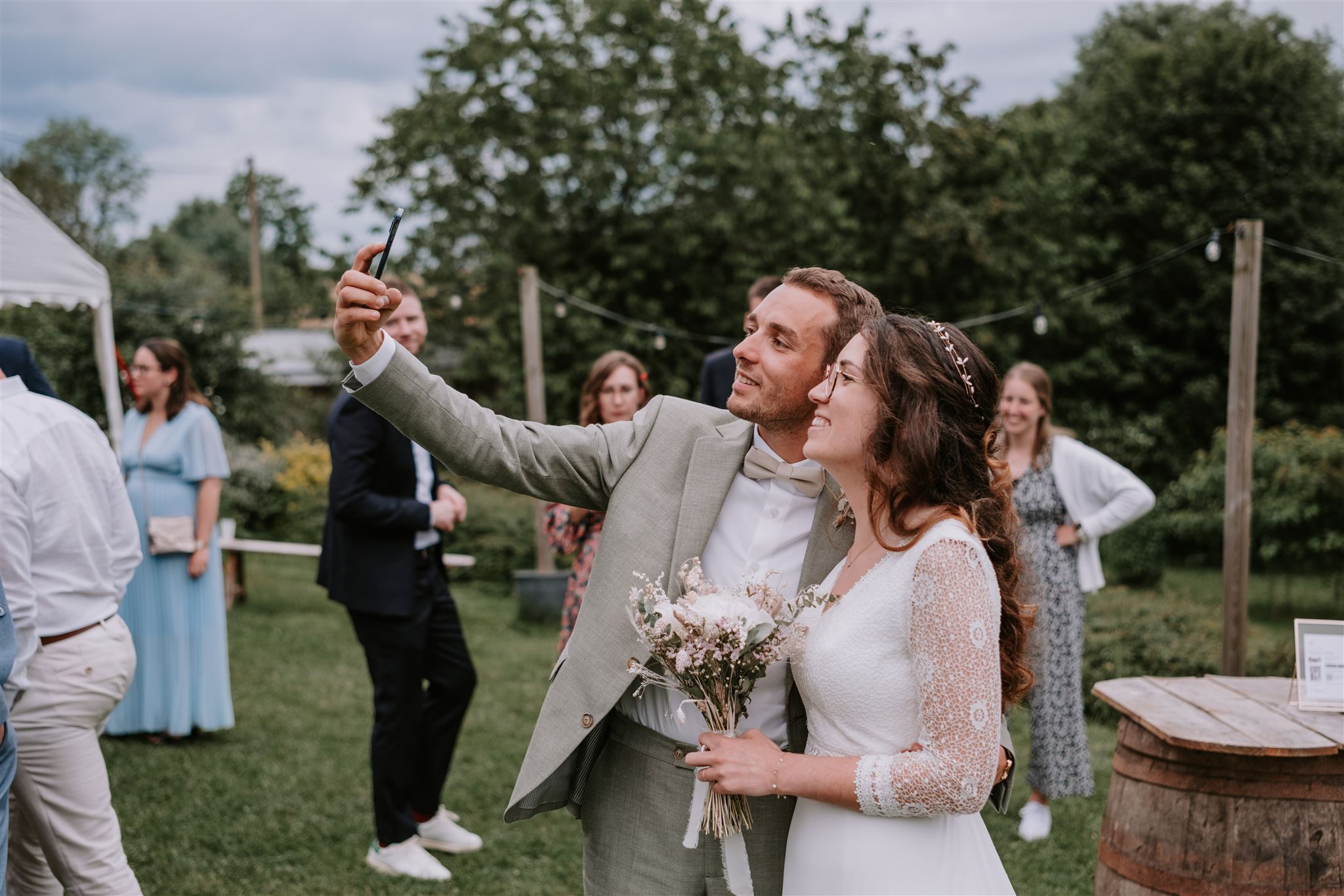 Mariage à la Seigneurie du Bois Benoist - Vallet mariés faisant un selfie